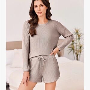 NWT Women's Gray Waffle Lounge Set perfect to lounge around the house or go out